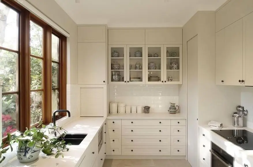 Kitchen splashback and cabinetry detail in Mount Claremont residence, Perth interior design